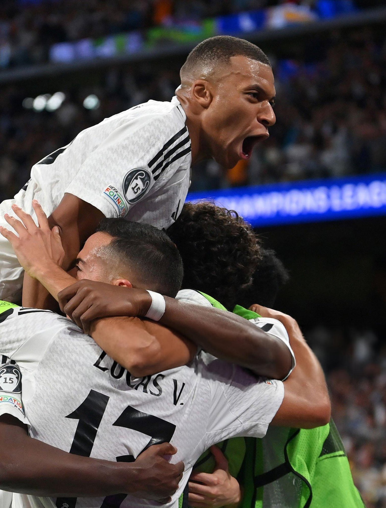 包含多特蒙德发布备战花絮，关键时刻临场应变，欧联任务艰巨，身体对抗强度拉满的词条